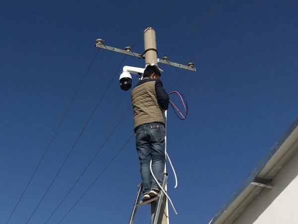 安裝監(jiān)控攝像頭需要多少錢？怎樣找到性價比高的設(shè)備