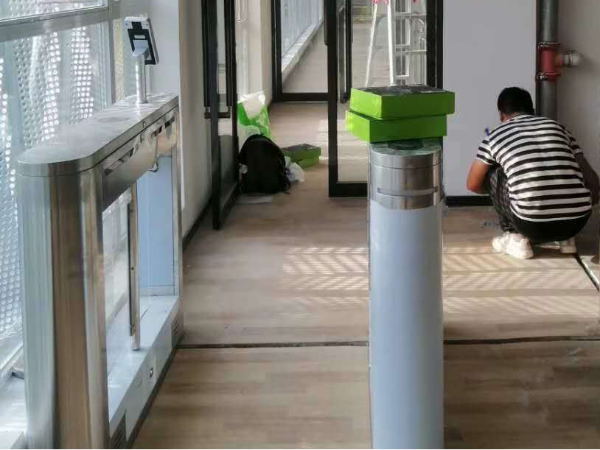 學校通道門禁系統(tǒng)怎么選擇？來看這里！