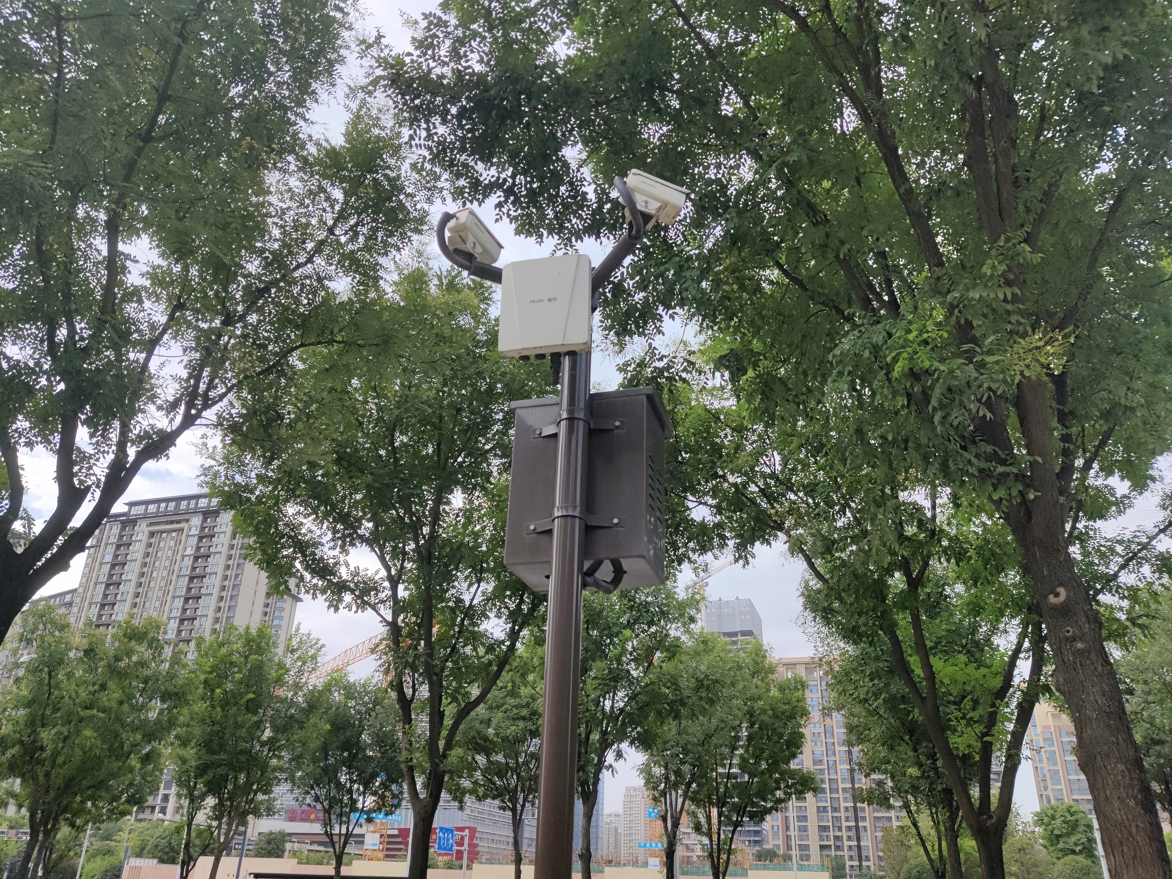 自然景區(qū)如何用AI視頻分析報(bào)警系統(tǒng)管理？