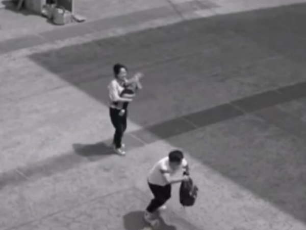 【感動】高清視頻監(jiān)控系統(tǒng)拍下獨(dú)臂人見義勇為的一幕