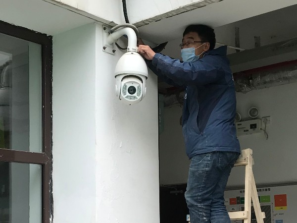 專業(yè)問題交給專業(yè)人士解決，西安監(jiān)控?cái)z像頭維修就找鑫安安防！